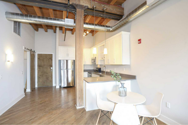 A1 Dining - OGGI Lofts