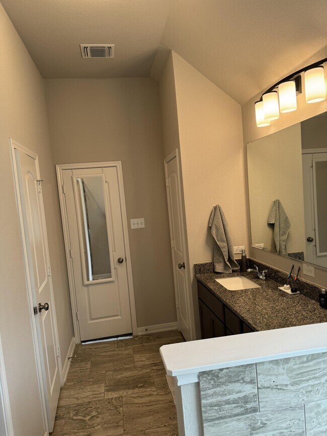 Building Photo - 8314 Stonehollow