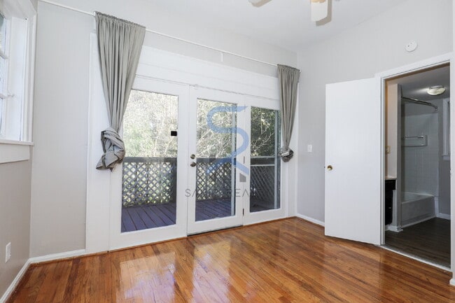 Building Photo - 920 Greenwood Ave NE