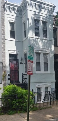 Building Photo - 735 6th St NE