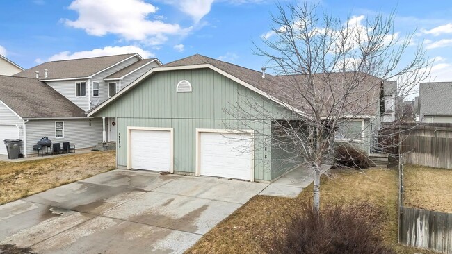 Building Photo - Selling duplex 1.2025