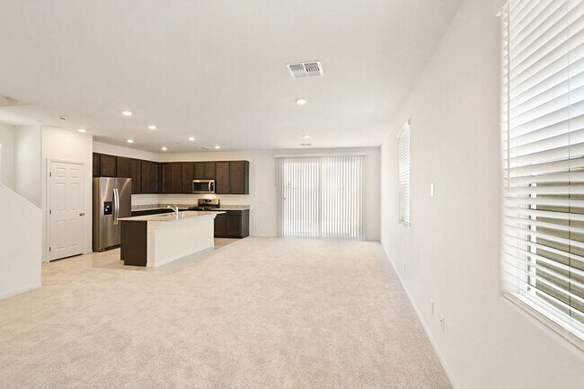 Building Photo - Brand New Inspirada Beauty With 1st Floor Bed and Bath