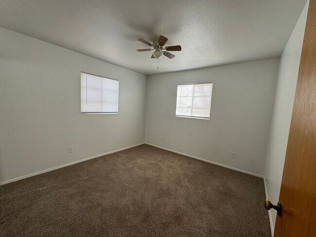 Building Photo - Pet Friendly property!