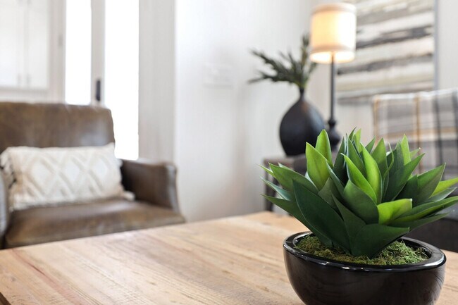 Building Photo - 158 E South St