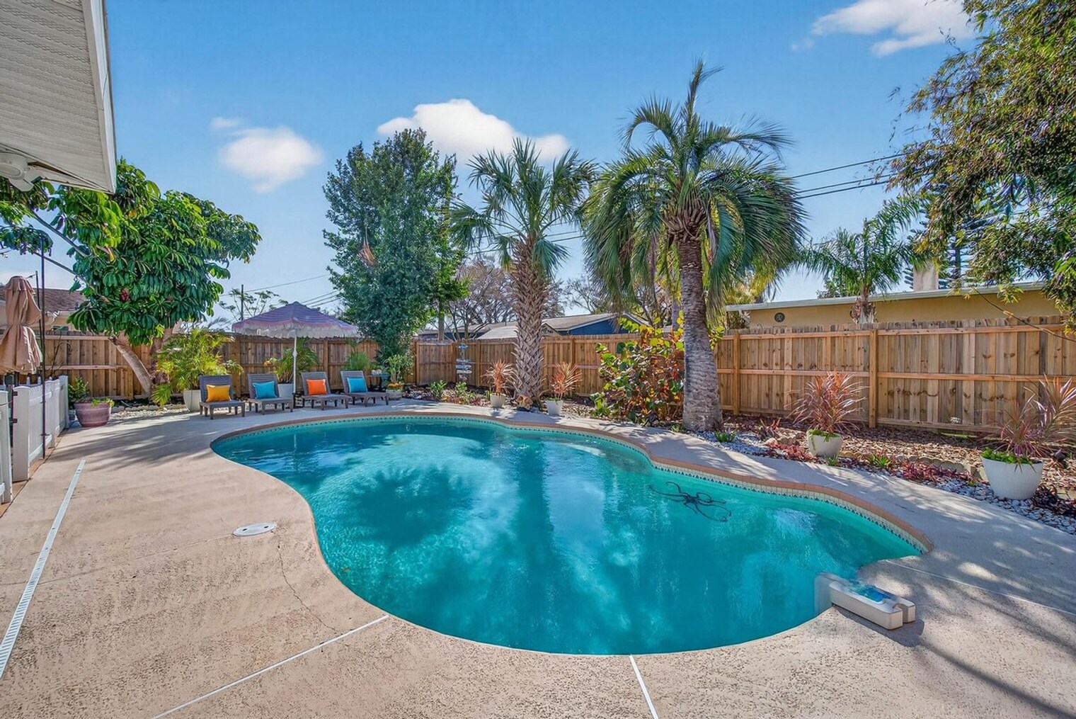 Building Photo - 13833 Dominica Dr