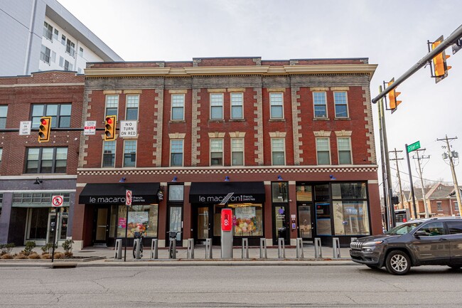 Building Photo - Fully Furnished 1 Bedroom in the heart of ...