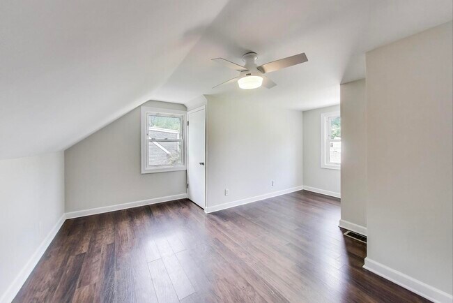 Building Photo - 950 N Haddow Ave