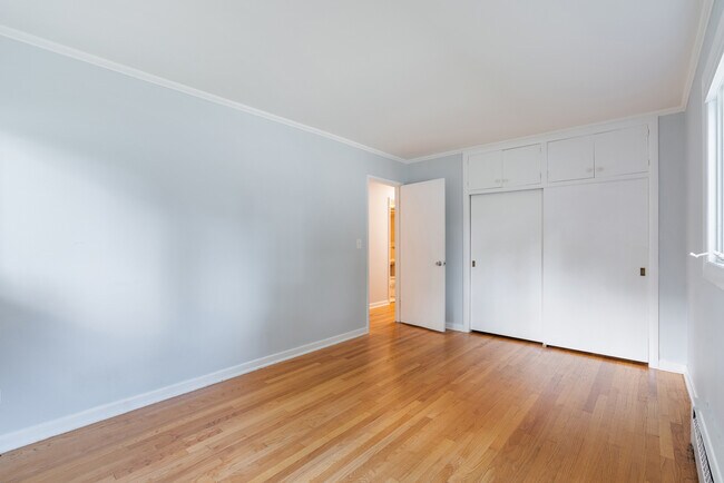 Building Photo - 301 N Derbyshire Ave