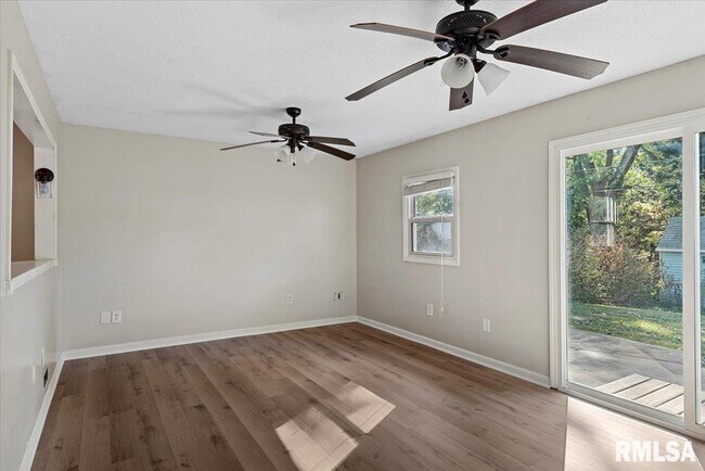 Building Photo - 400 Lexington Heights Dr