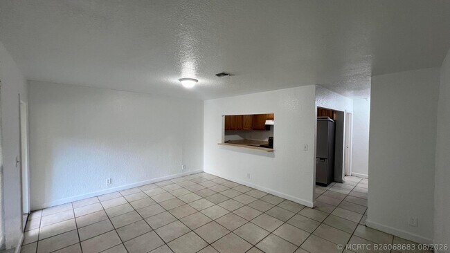 Building Photo - 2421 NW 8th Pl