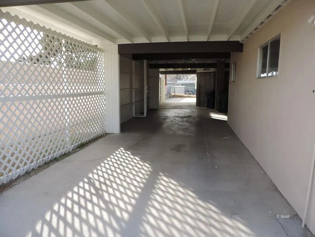 Building Photo - 409 N Sanders St