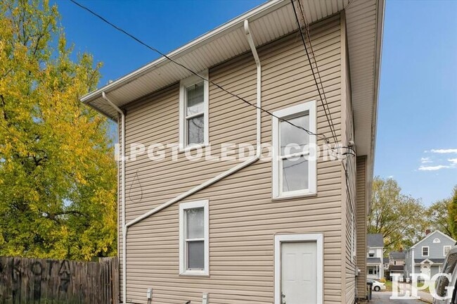 Building Photo - 2037 Alvin St