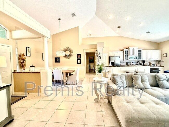 Building Photo - 431 Denise St