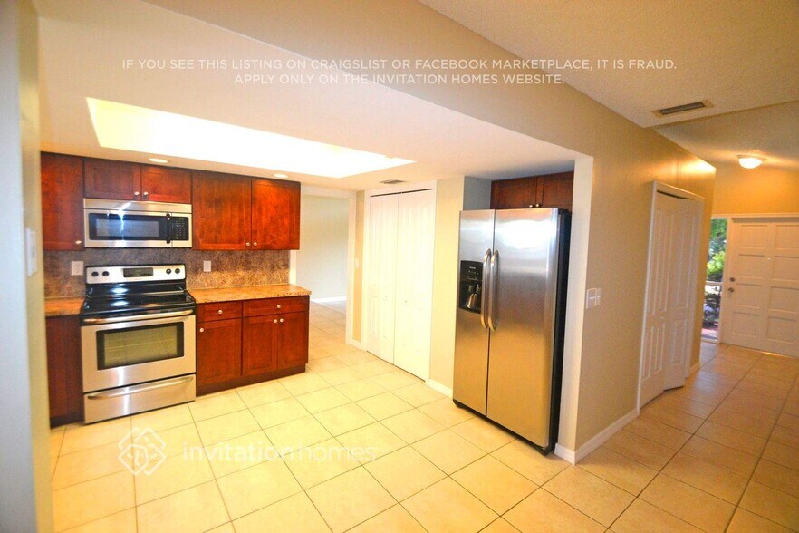 Building Photo - 10851 NW 32nd Ct