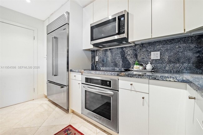 Building Photo - 201 Crandon Blvd