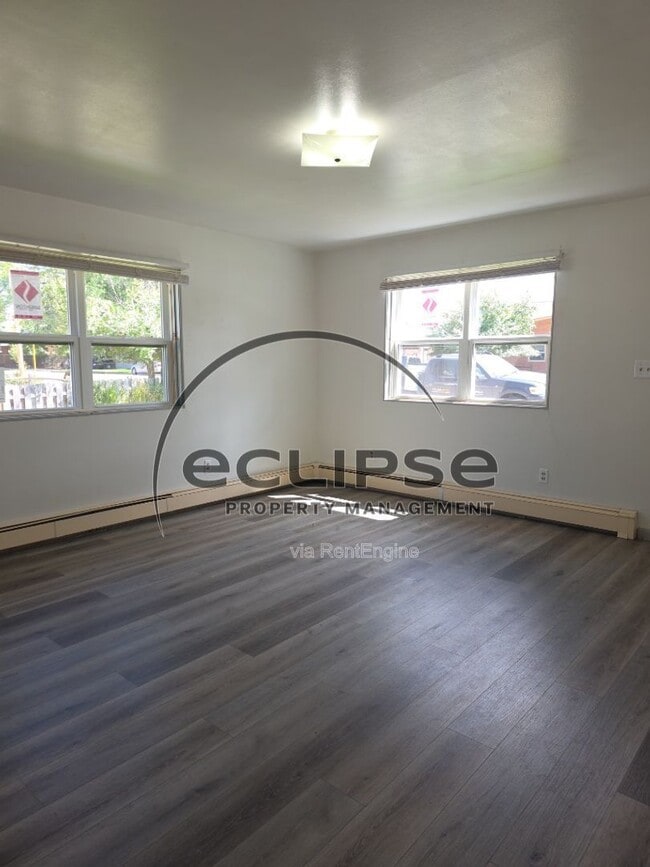 Building Photo - 731 3rd St