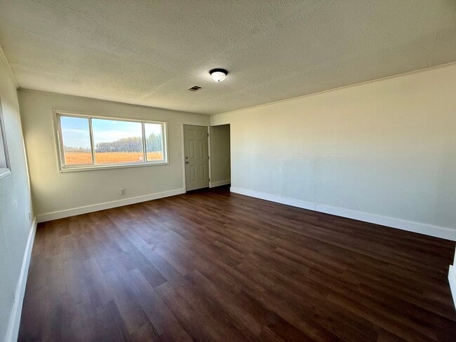 Building Photo - 3 Bedroom/1.Bathroom Home in Paragould AR - $1,150/month