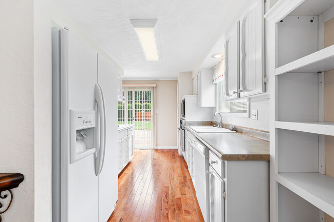 Building Photo - 475 Sutter Ave
