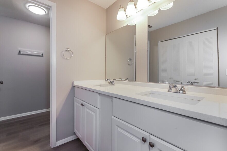 Building Photo - 705 Hazy Meadow Ct