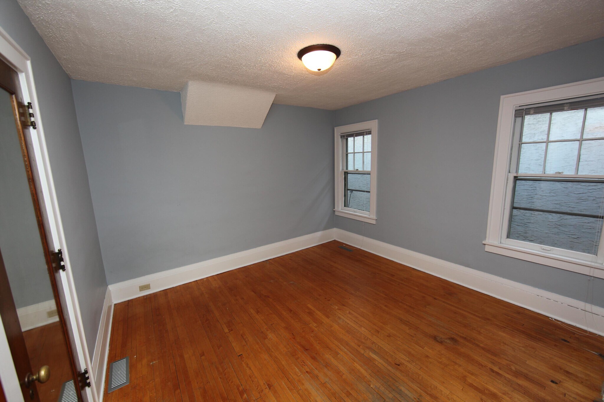 Room 1 - 1631 Dayton Ave