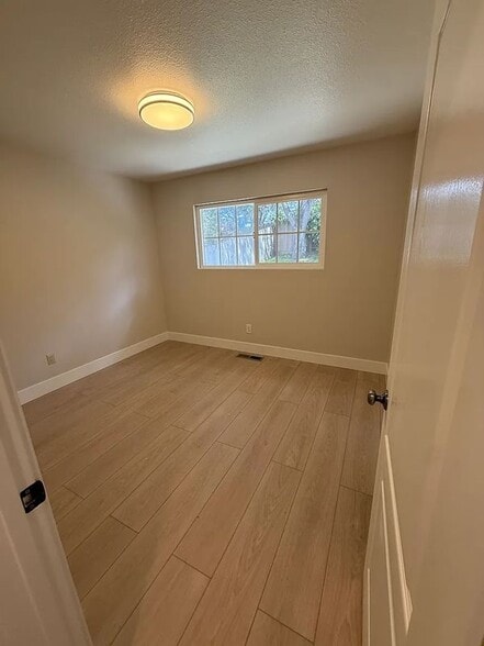 Building Photo - 15047 Meadow Oak Pl