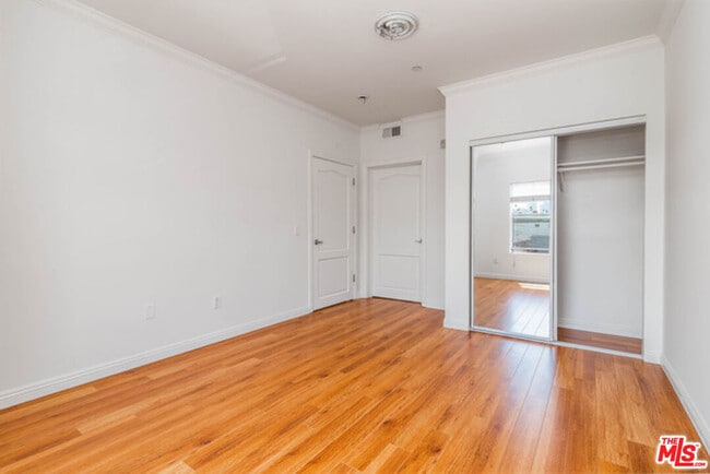 Building Photo - 1025 Dewey Ave