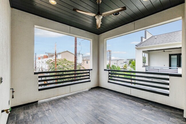 Building Photo - 711 W Clay St