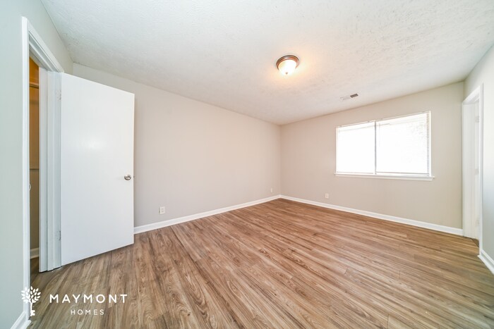 Building Photo - 495 Split Rail Dr