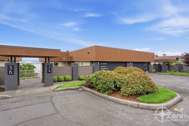 Building Photo - 6903 SE Riverside Dr