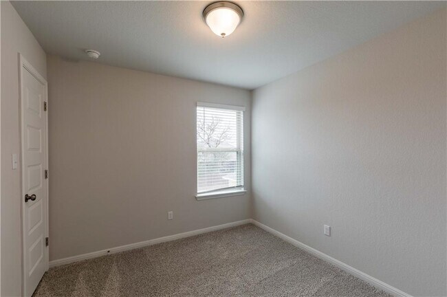 Building Photo - 2024 Pecan Island Dr