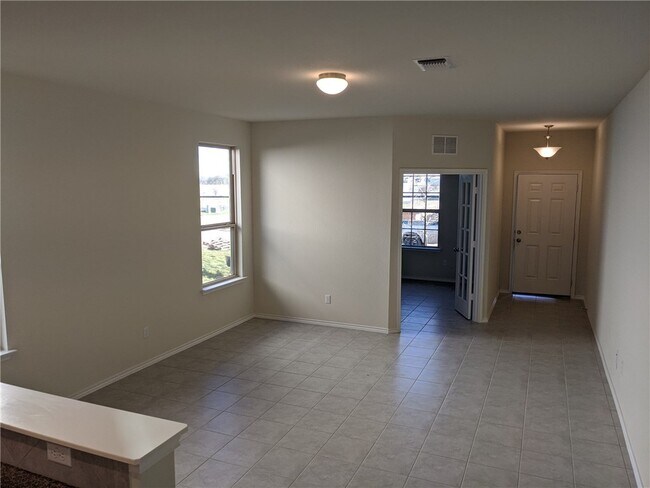 Building Photo - 1013 Cliffbrake Wy