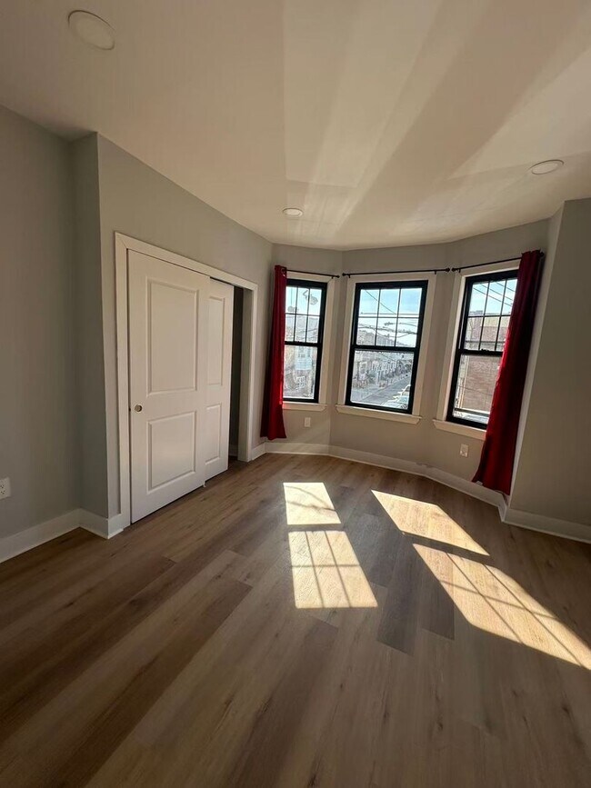 Building Photo - 3b1b house available in South Philly