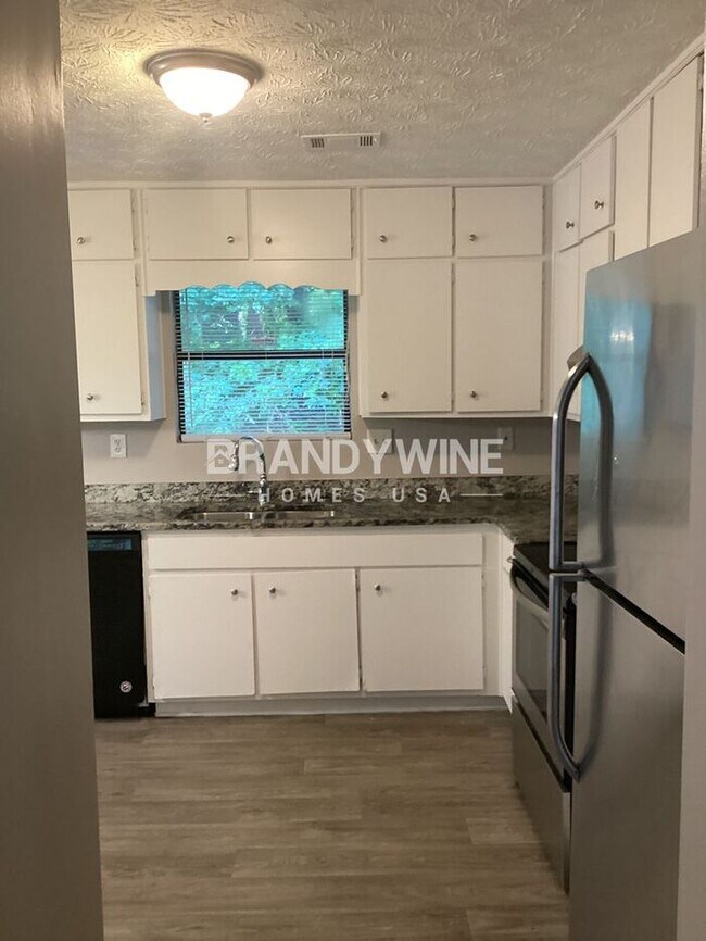Building Photo - MOVE IN BY JULY 28TH AND HALF  OFF AUG RENT