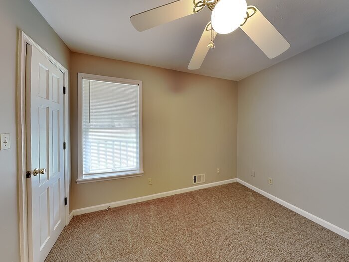 Building Photo - 308 Rebecca Ct