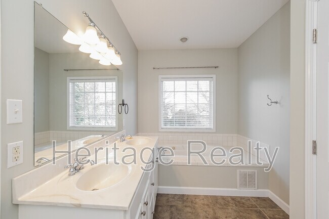 Building Photo - 880 Glenfield Dr