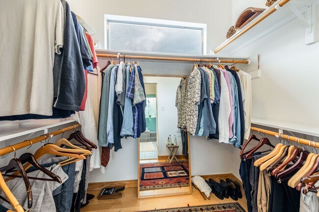 Building Photo - Gorgeous Fully Furnished Home in Brentwood - Short Term Lease  Options Available