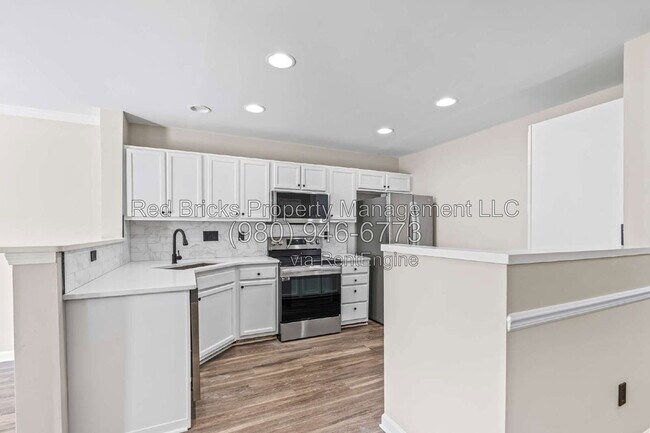 Building Photo - 10212 University Park Ln