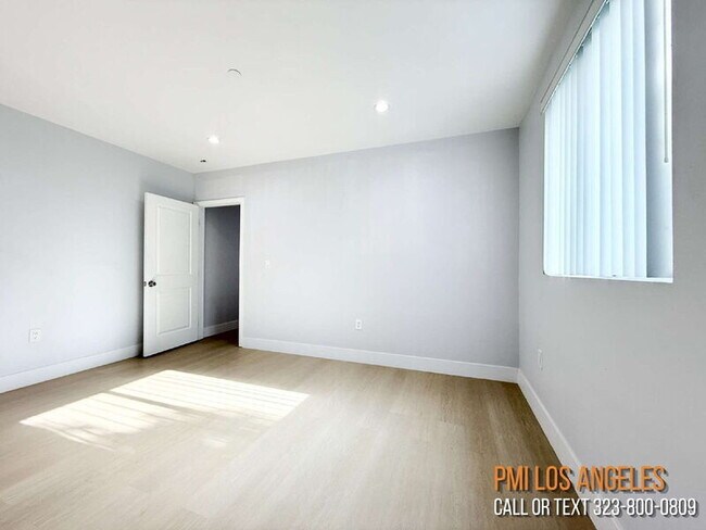 Building Photo - 208 E 87th St