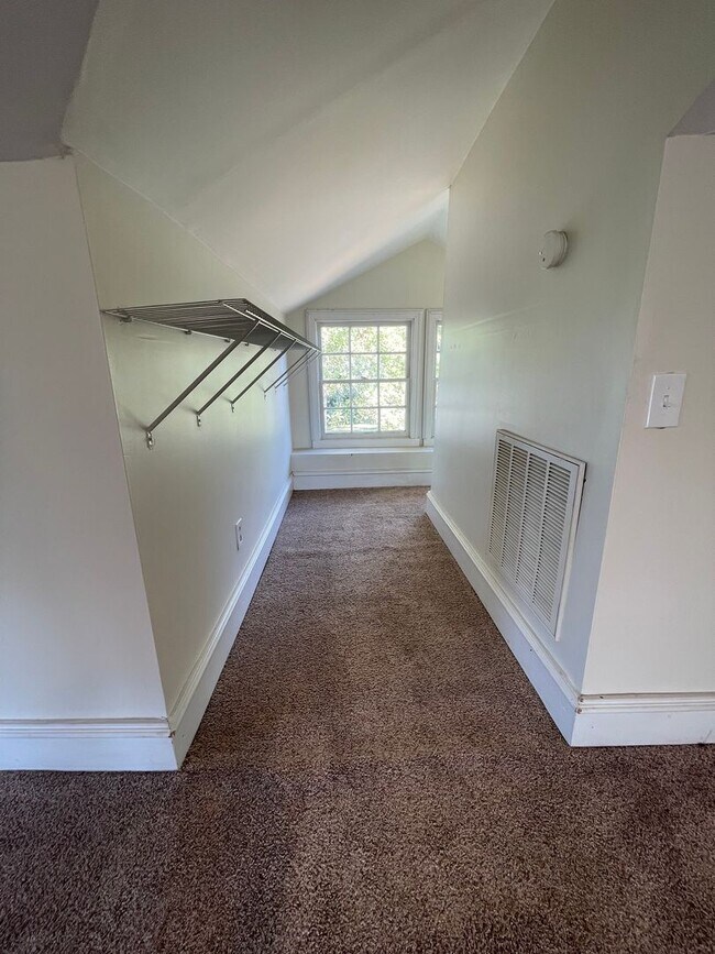 Building Photo - Updated 3/2 House in Old East Rome $2,295