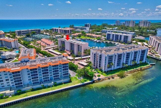 Building Photo - 2707 N Ocean Blvd