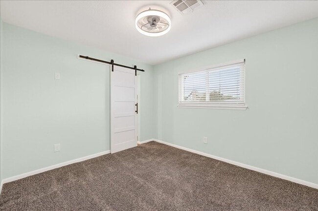 Building Photo - 5025 Romford Dr