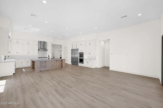 Building Photo - 2648 E Longhorn Ct