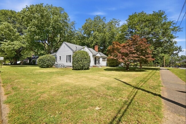 Building Photo - Fully Remodeled Home in the Heart of Belmont