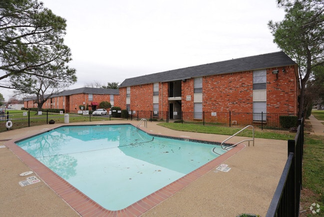 Primary Photo - Woodcrest Apartments