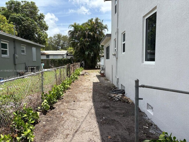 Building Photo - 3368 NW 51st Terrace