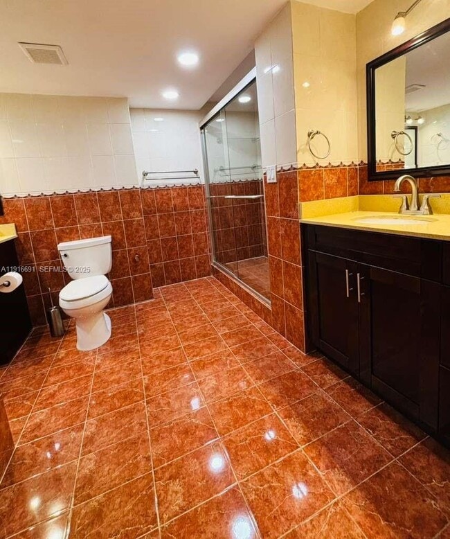 Building Photo - 3625 N Country Club Dr