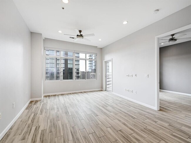 Building Photo - 54 Rainey St