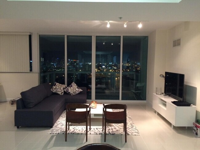 Building Photo - 1861 NW S River Dr