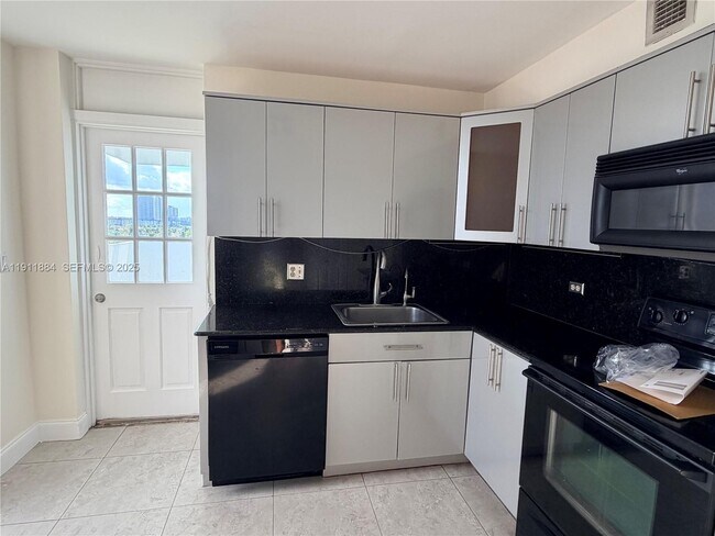 Building Photo - 3703 NE 166th St