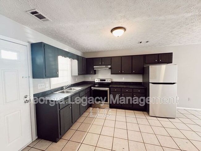 Building Photo - 896 Campbell St